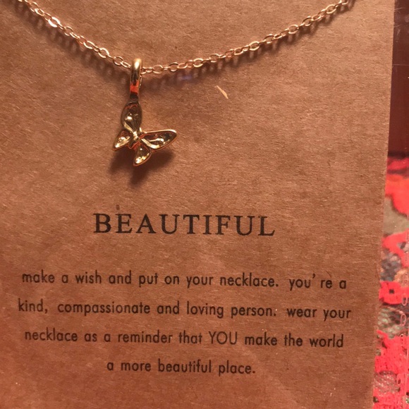 Beautiful butterfly necklace - Picture 2 of 2